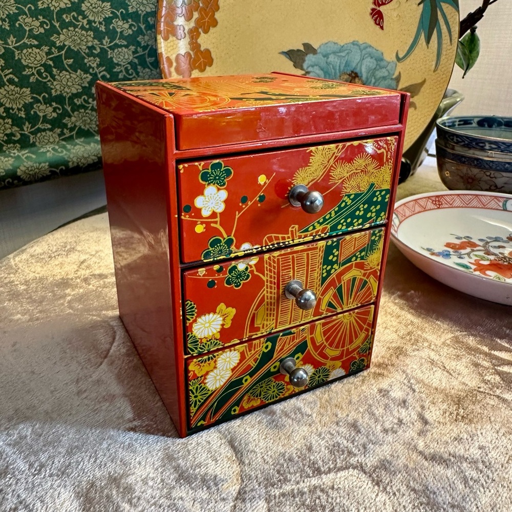 Vintage Japanese Red Lacquer Ornate Wagon 3Drawers Jewelry Box w/Mirror